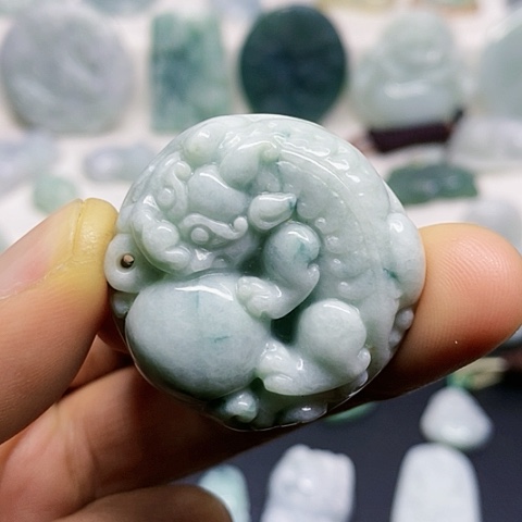 翡翠颈饰未镶嵌吊坠