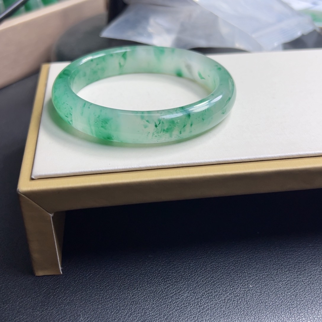 石英质玉手镯未镶嵌黄*