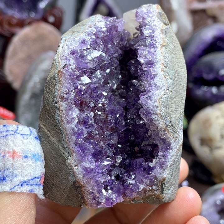 水晶摆件未镶嵌捡漏