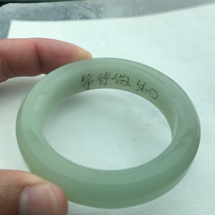 温***姐未镶嵌定制手镯定制石英质玉新疆玉镯