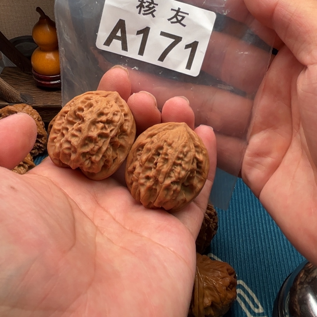 文玩核桃吊坠磐石