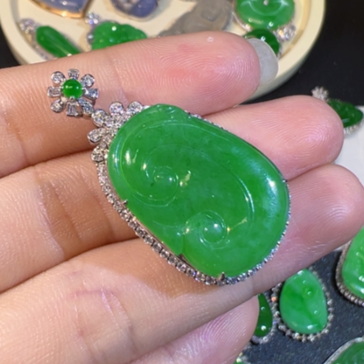 【闪购商品】翡翠颈饰18K金镶嵌缅甸翡翠如意