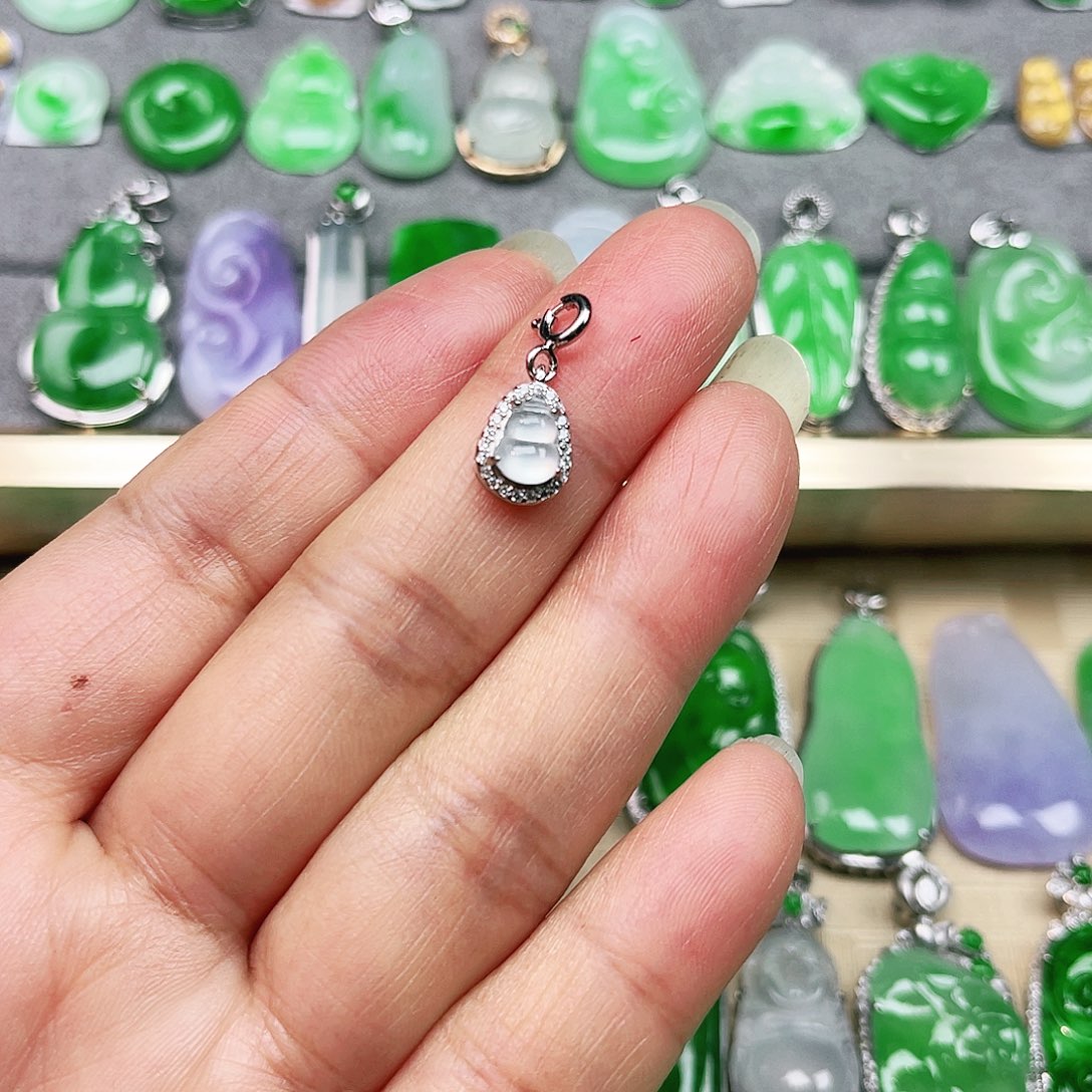 翡翠颈饰未镶嵌裸石