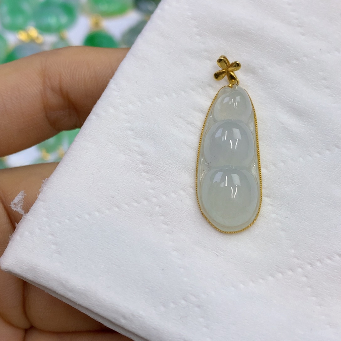 翡翠18K金镶嵌颈饰