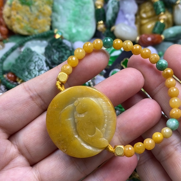 翡翠未镶嵌吊坠(赠链)