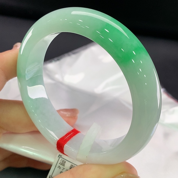 翡翠未镶嵌手镯正圈56