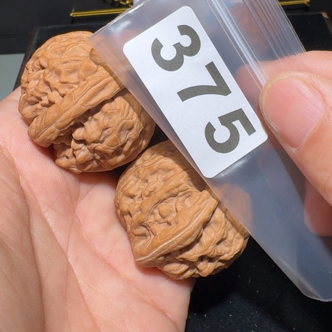 文玩核桃把件清***。红锦鲤43