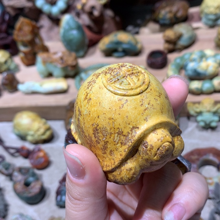 未镶嵌岫岩河磨玉（透闪石质玉）挂件