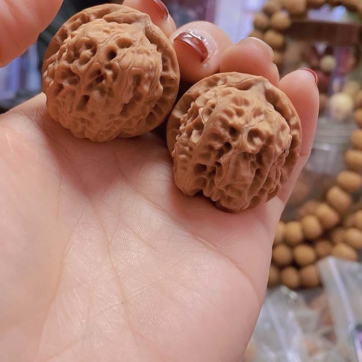 【闪购商品】文玩核桃把件34蜡皮大石窝