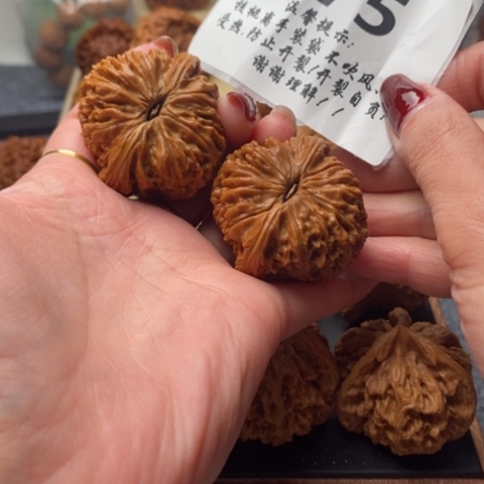 哎***油文玩核桃吊坠43南疆石375