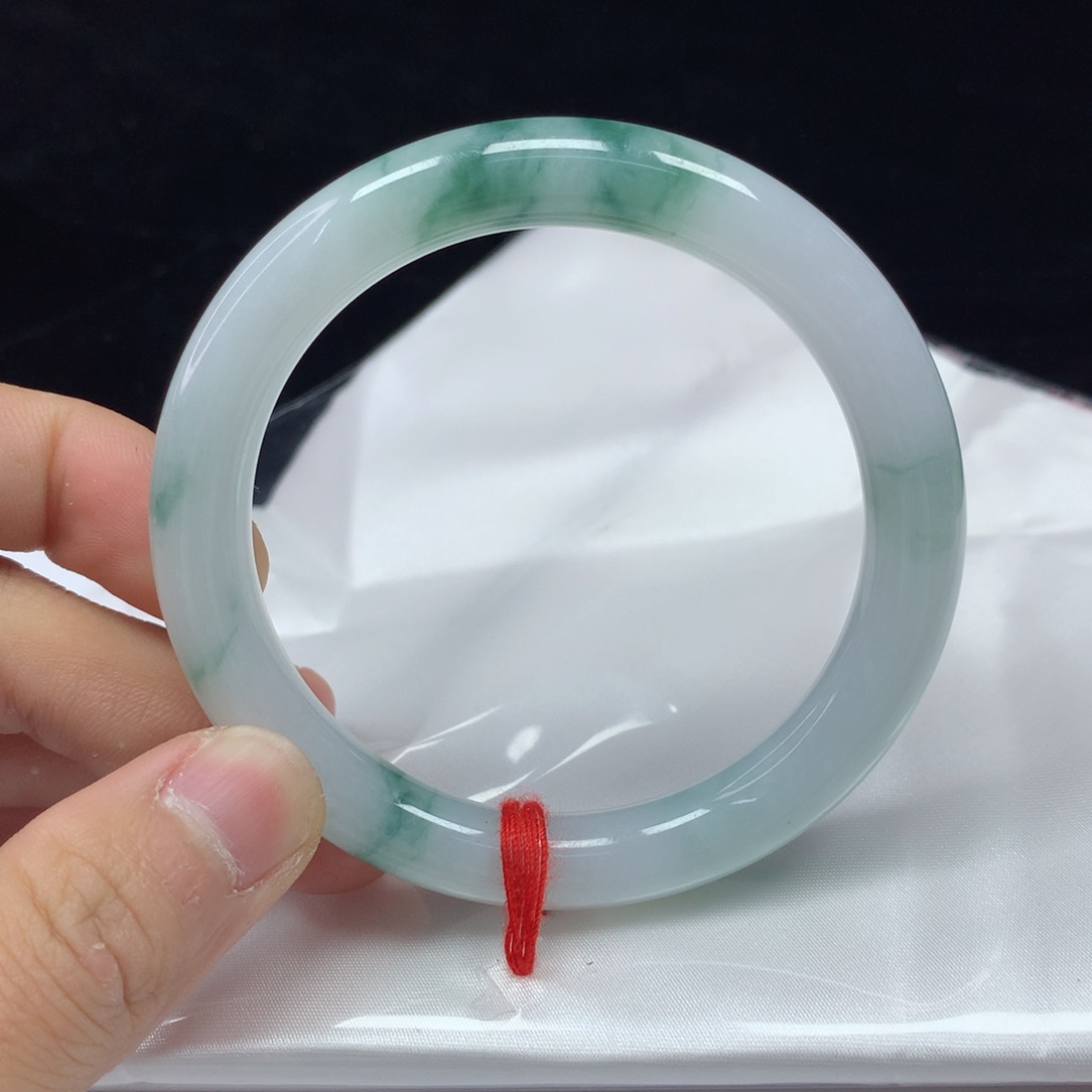 翡翠手镯（圆镯）未镶嵌56.2