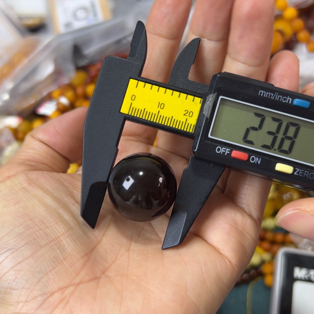 未镶嵌琥珀珠宝奇石189