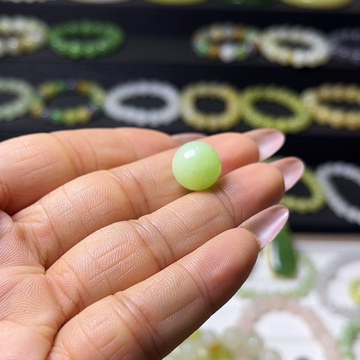 ****）和田玉未镶嵌手串