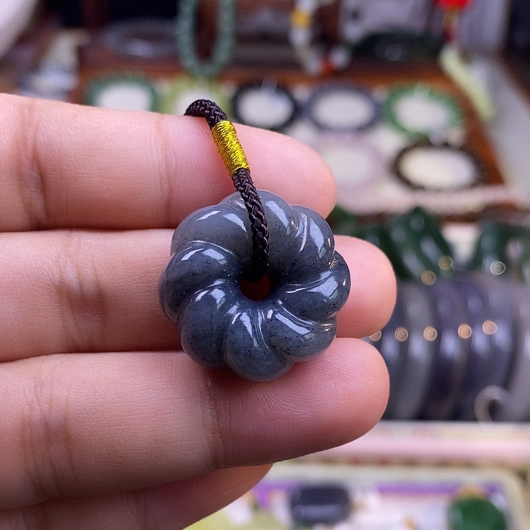 颈饰未镶嵌和田玉新疆老料青花冰底回纹甜甜圈吊坠