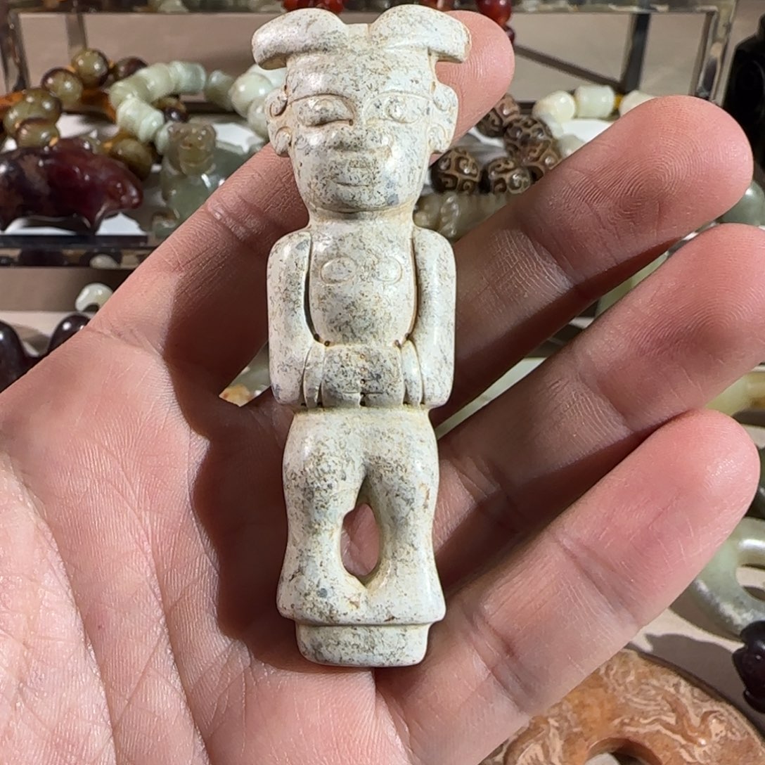 蛇纹石玉颈饰未镶嵌