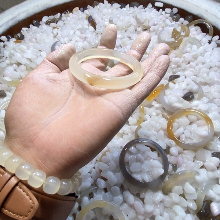 玛瑙/玉髓手镯未镶嵌