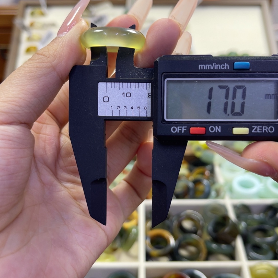 蛇纹石玉未镶嵌手镯74