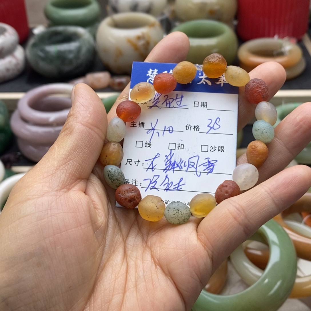 一***过石英岩玉未镶嵌手镯