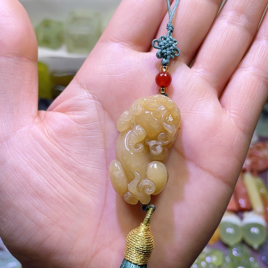 蛇纹石玉颈饰未镶嵌