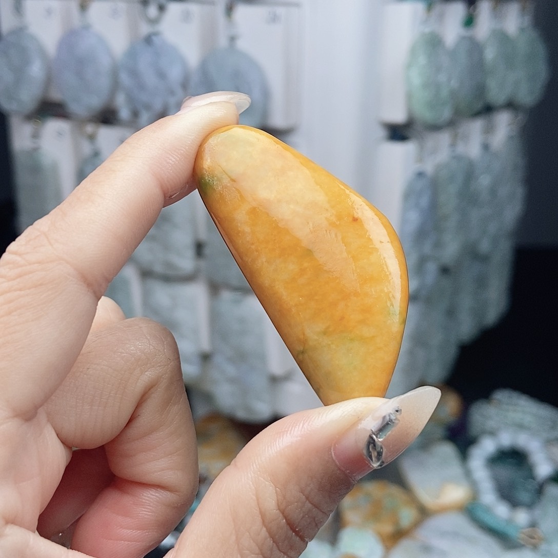 翡翠颈饰未镶嵌翡翠