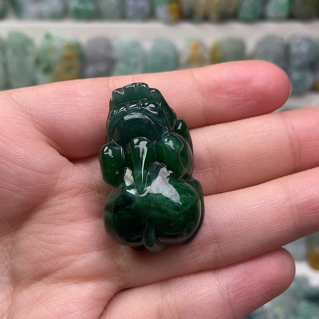 翡翠未镶嵌吊坠(赠链)