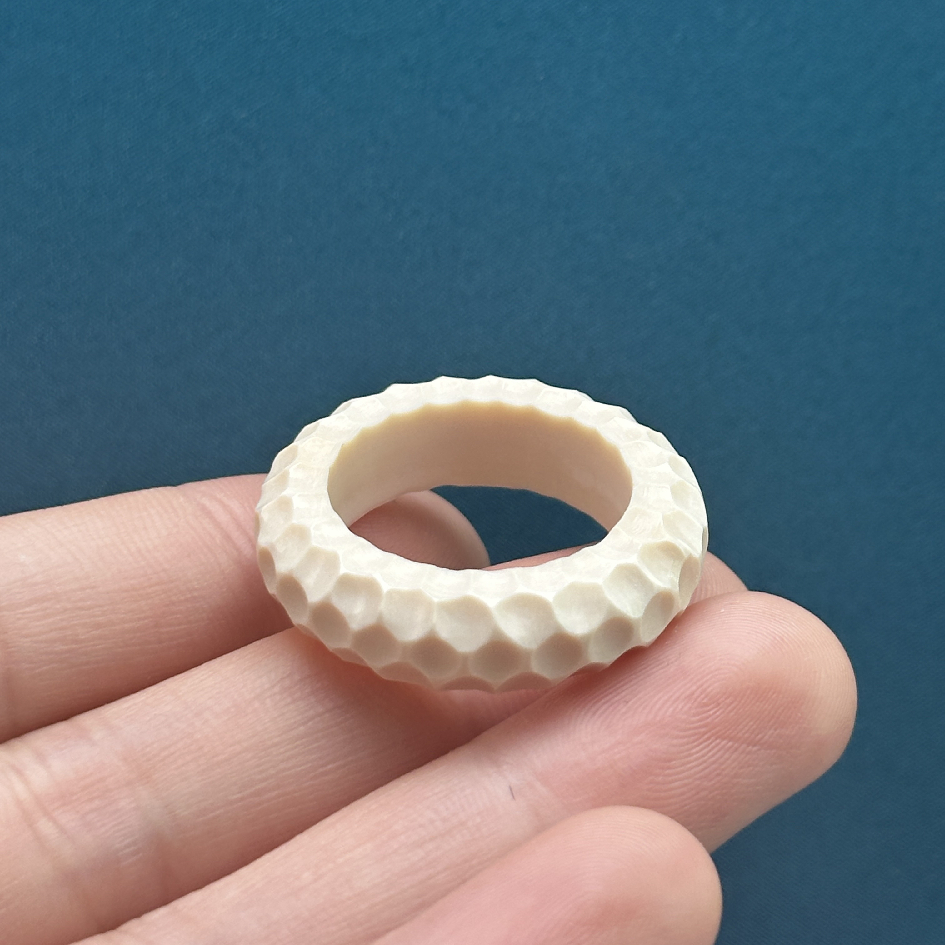 K42-15天然猛犸牙 雕刻无相跑 环内径：20.3mm支持鉴定 假一罚四