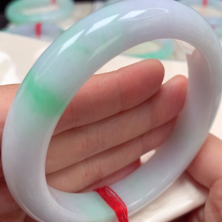 翡翠手镯未镶嵌白底青20号