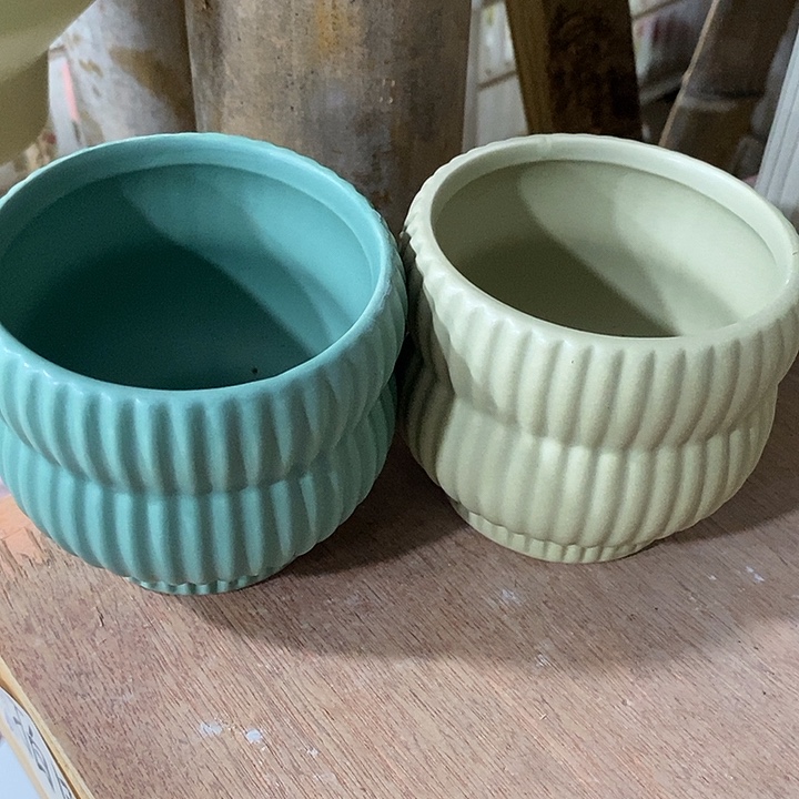 陶瓷花盆有孔 瑕疵介意勿拍 