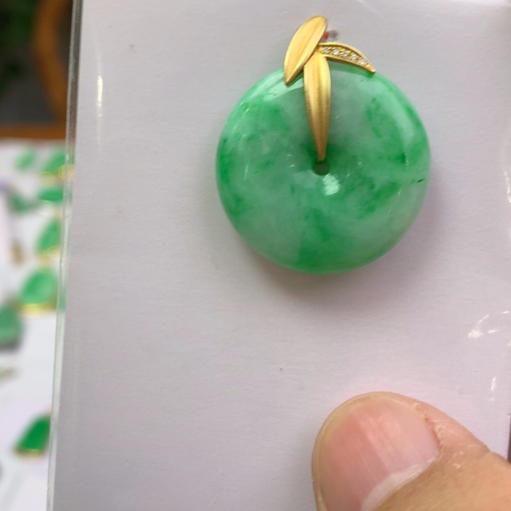 翡翠颈饰18K金镶嵌翡翠