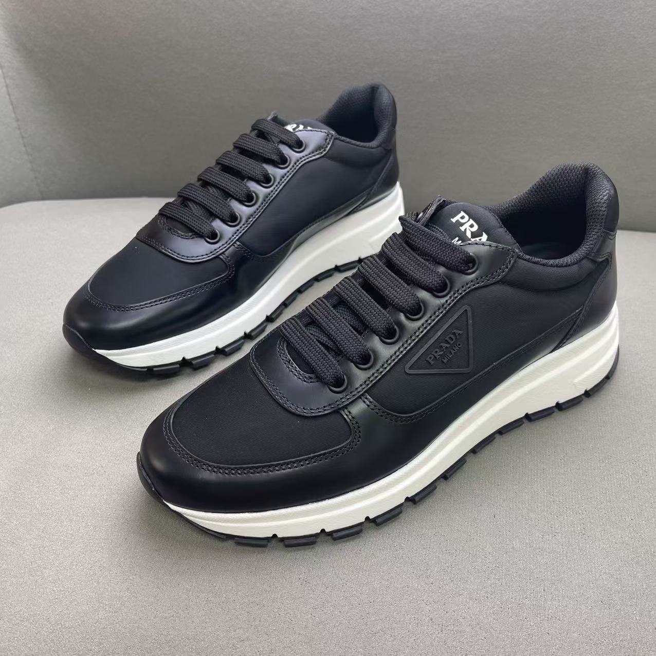未使用 Prada/普拉达 黑色时尚百搭舒适厚底三角标运动鞋 多尺码
