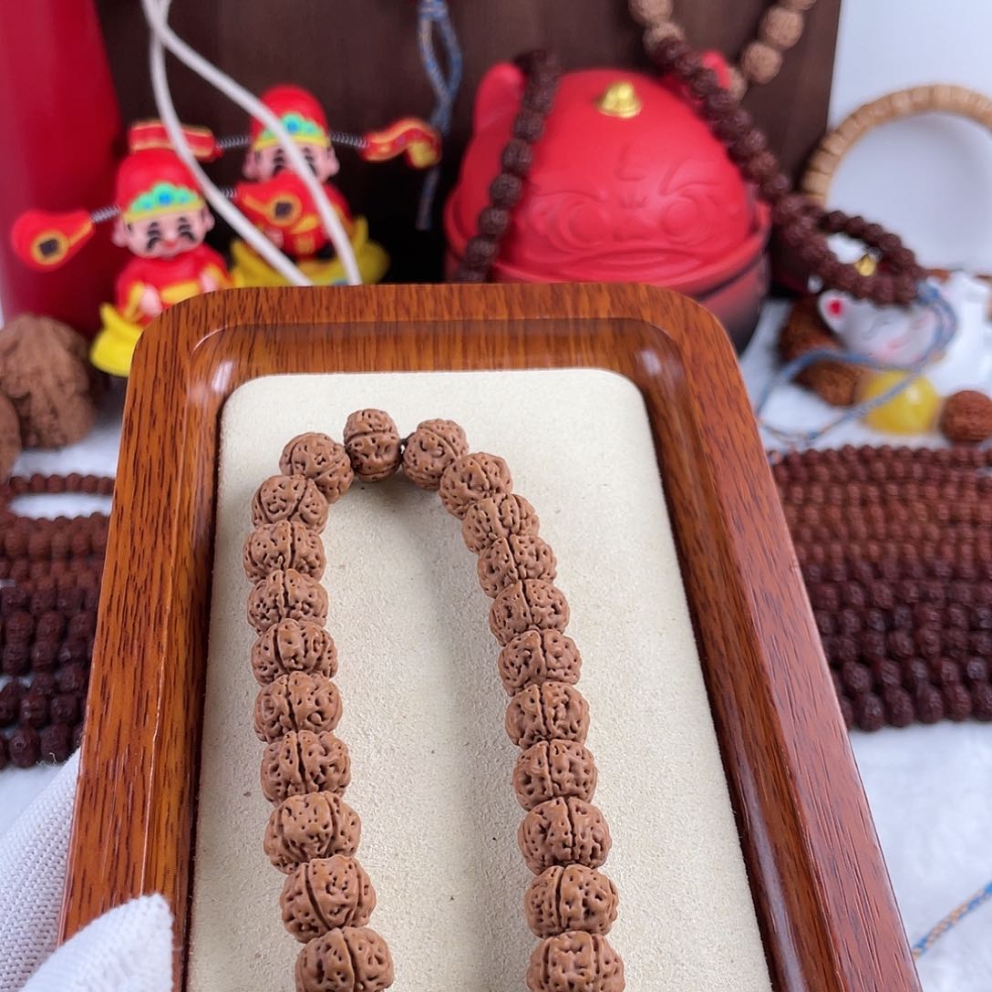 【闪购商品】金刚菩提手串站****人老树