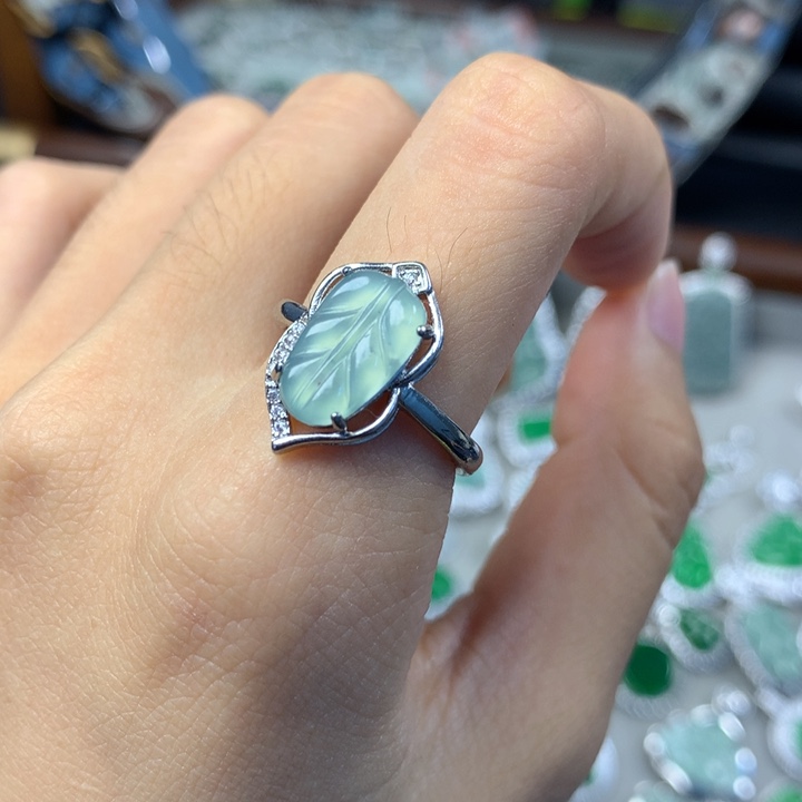 翡翠未镶嵌戒指戒指