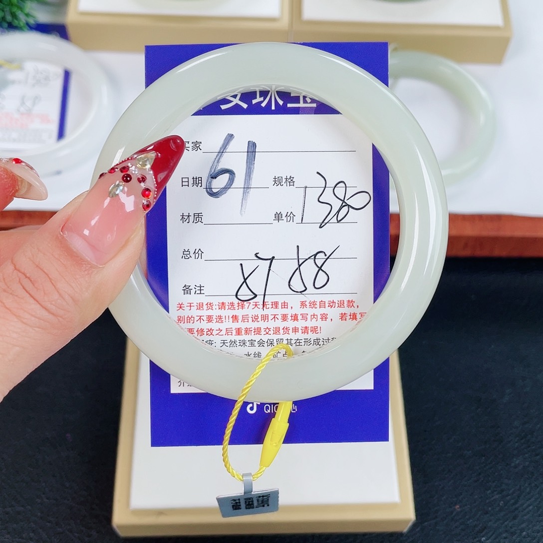 和田玉手镯未镶嵌