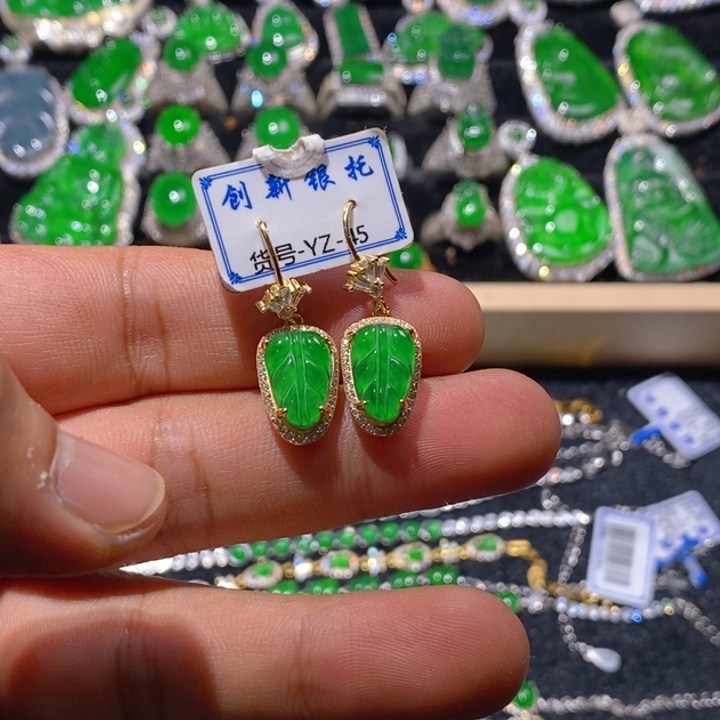 翡翠耳饰未镶嵌天然A货翡翠