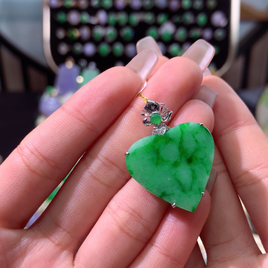 翡翠颈饰18K金镶嵌翡翠