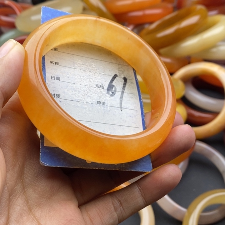 未镶嵌手镯石英质玉