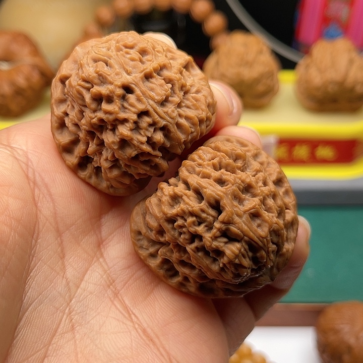 桃核把件小**志40球南疆石