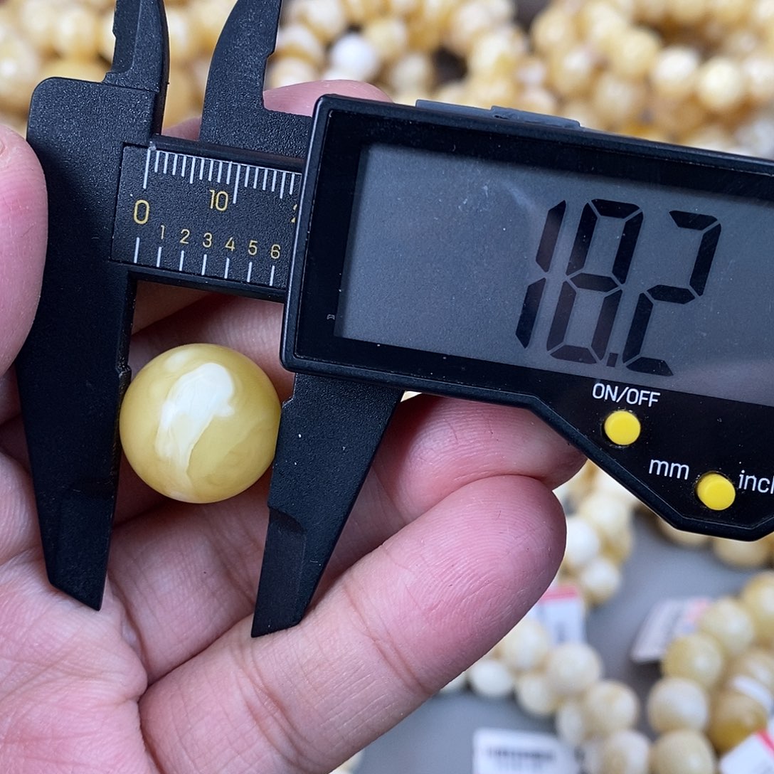 蜜蜡未镶嵌珠宝奇石3.4g