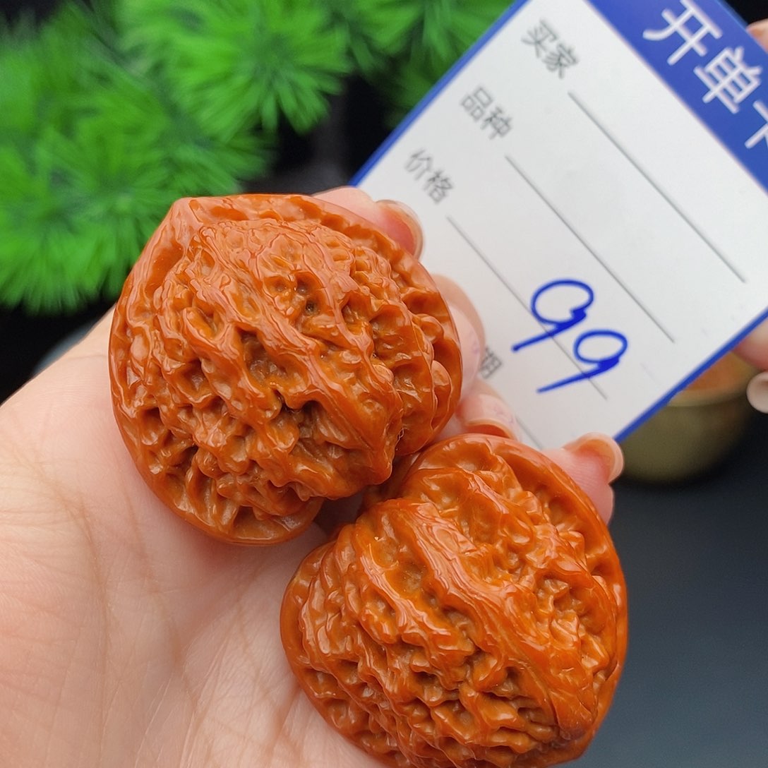 文玩核桃把件38野生金牛99