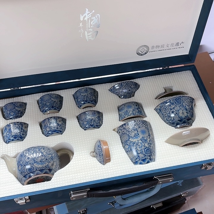 孤品茶具套装等。            