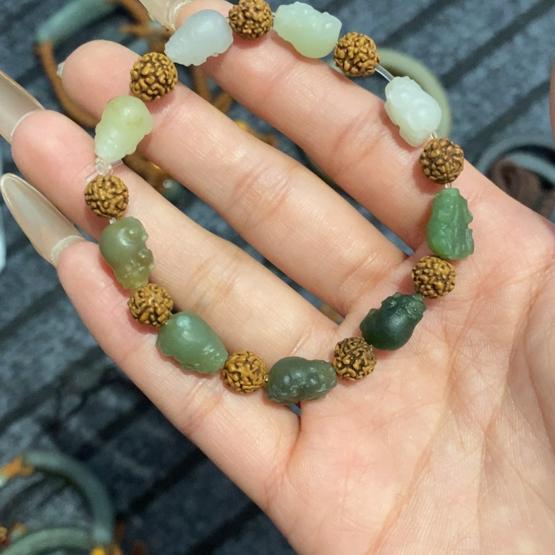 和田玉颈饰未镶嵌