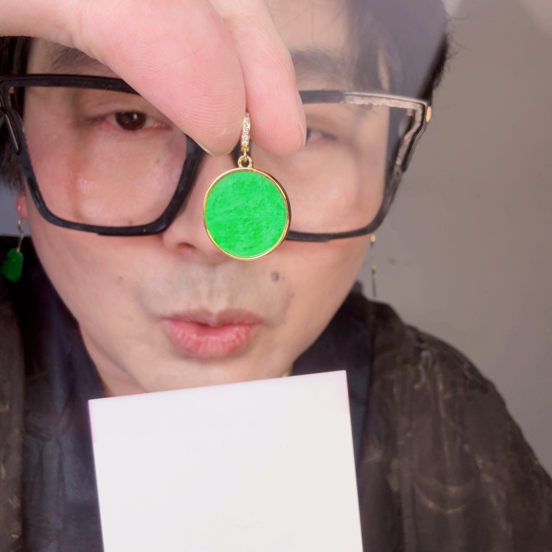 翡翠挂件未镶嵌一件