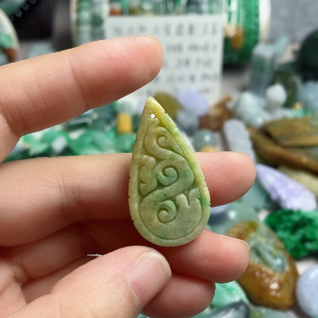 翡翠颈饰未镶嵌吊坠