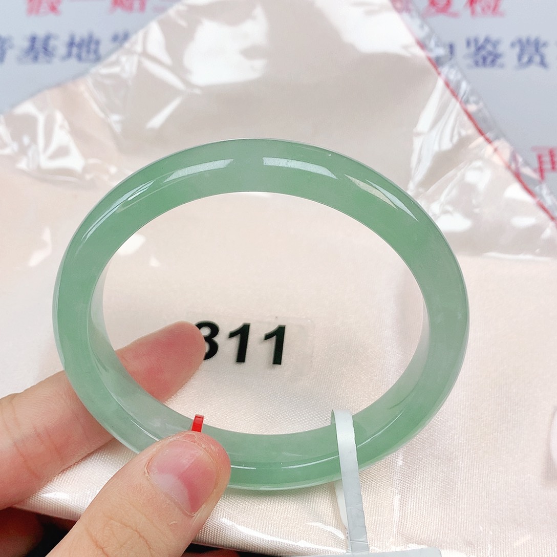 翡翠手镯未镶嵌58圈果绿贵妃翡翠手镯