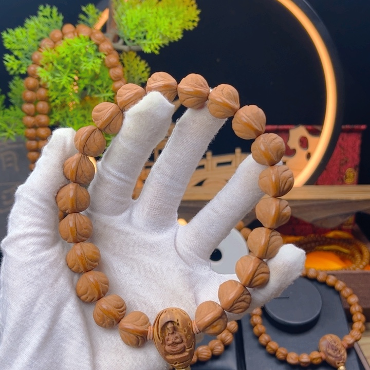 桃核吊坠看**波野生桃核光头强手持