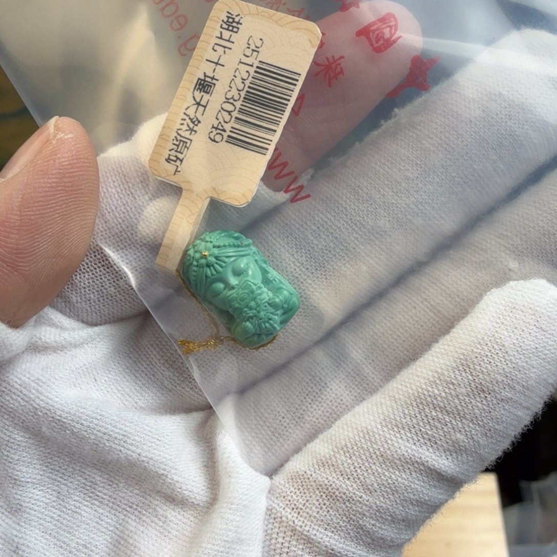 栀***开绿松石未镶嵌珠宝奇石