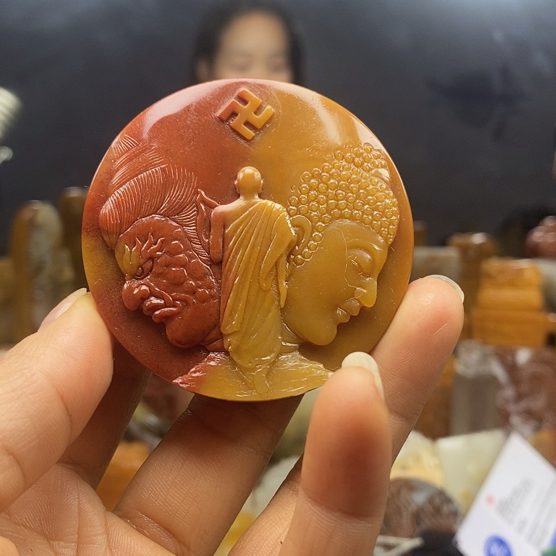 石英质玉（黄龙玉）颈饰未镶嵌