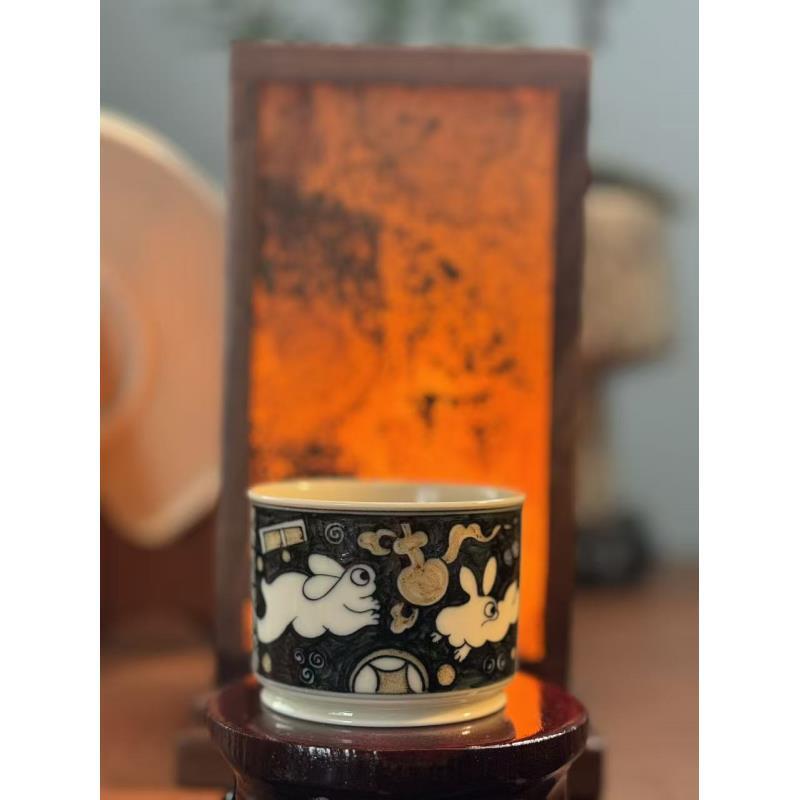 A340【景墨春风】景德镇手工手绘釉里金黑金玉兔呈祥直口杯80ml