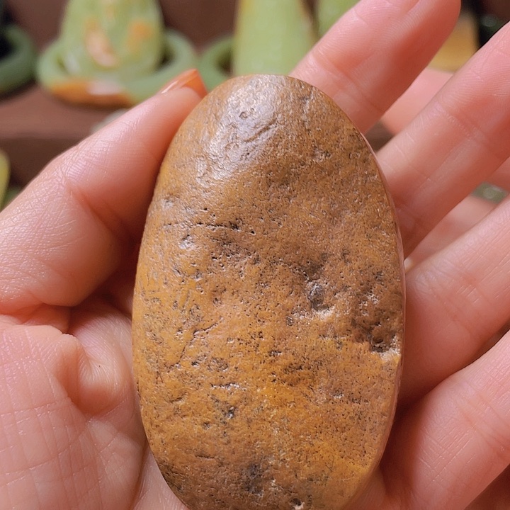 未镶嵌岫岩河磨玉（透闪石质玉）挂件