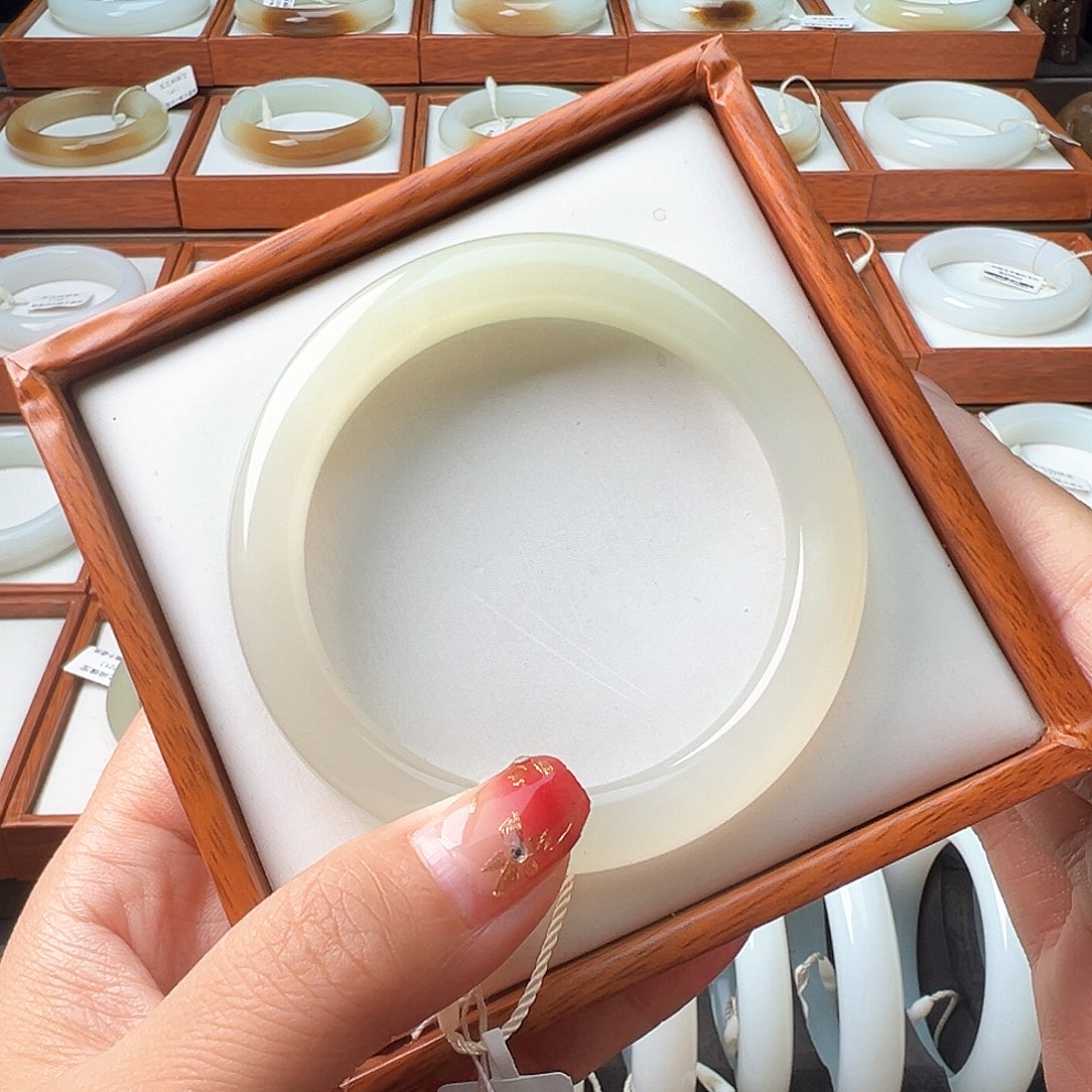 和田玉手镯未镶嵌57